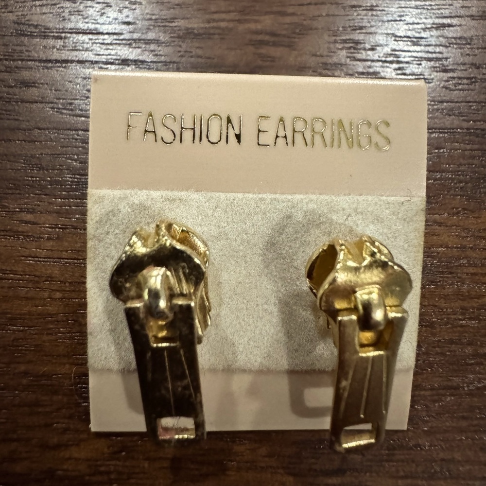 🚨PART OF 4 for 30🚨

Fashion Earrings Zipper Gold Color